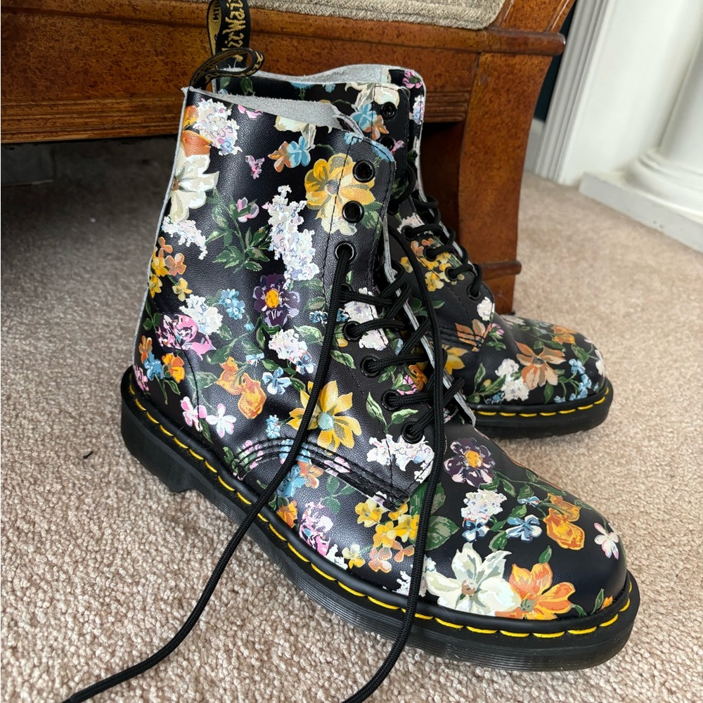 Brand new DR MARTENS!!!!